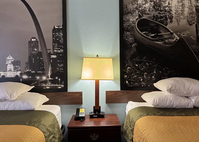Super 8 By Wyndham Staunton